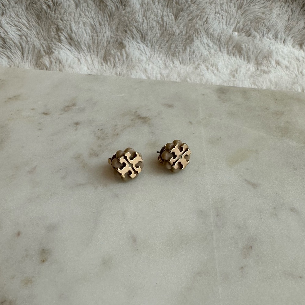 Tory Burch Flower Resin Studs